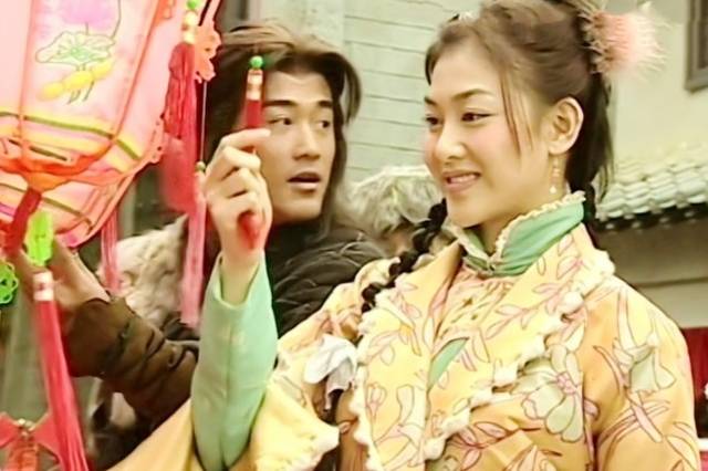 找到了自己的仇人,对方是武林大魔头,于是在金世遗和其他正派的帮助下