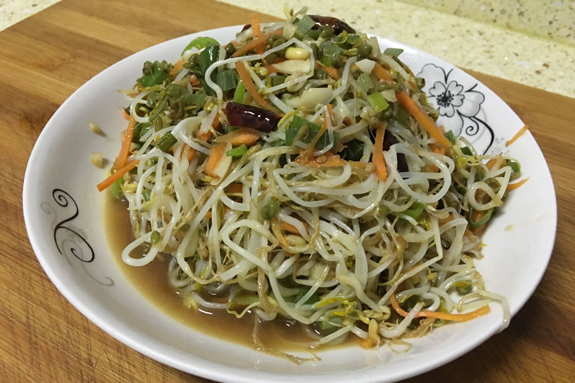 绿豆芽怎么炒又脆又好吃?做法特别简单,酸爽可口,好吃又下饭