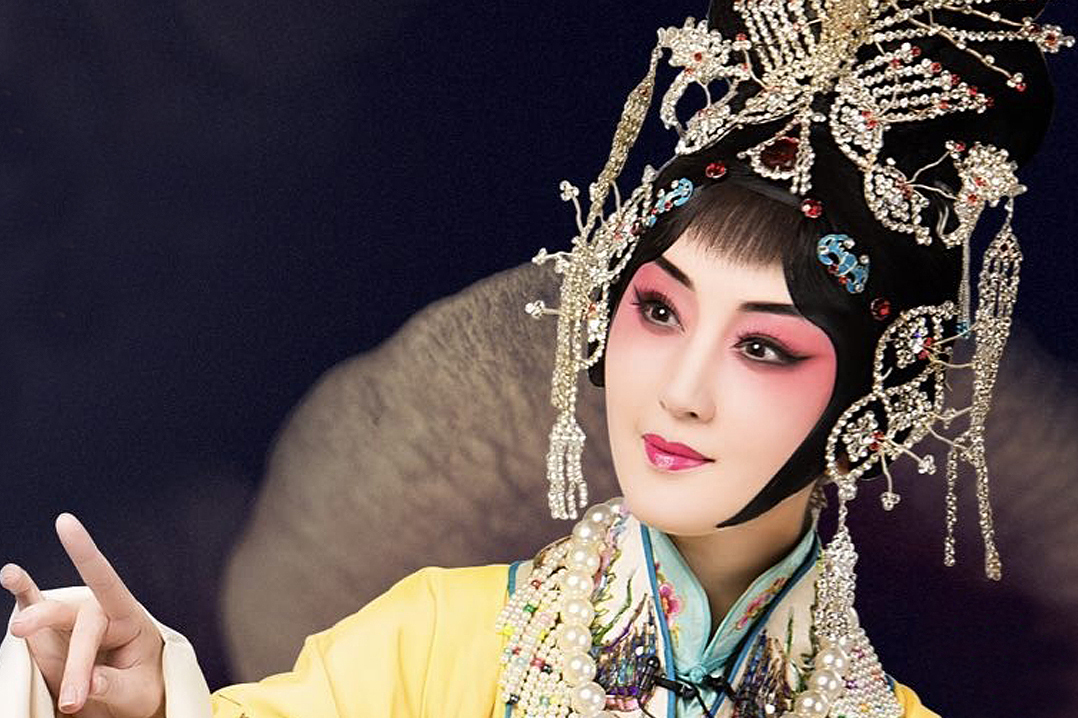 杨钰莹与京剧的不解之缘唱腔彰显声乐功力扮上青衣的样子太美