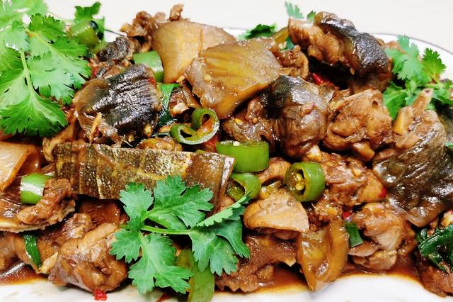 甲鱼有多种做法,比如红烧甲鱼,辣炒甲鱼,清炖甲鱼汤