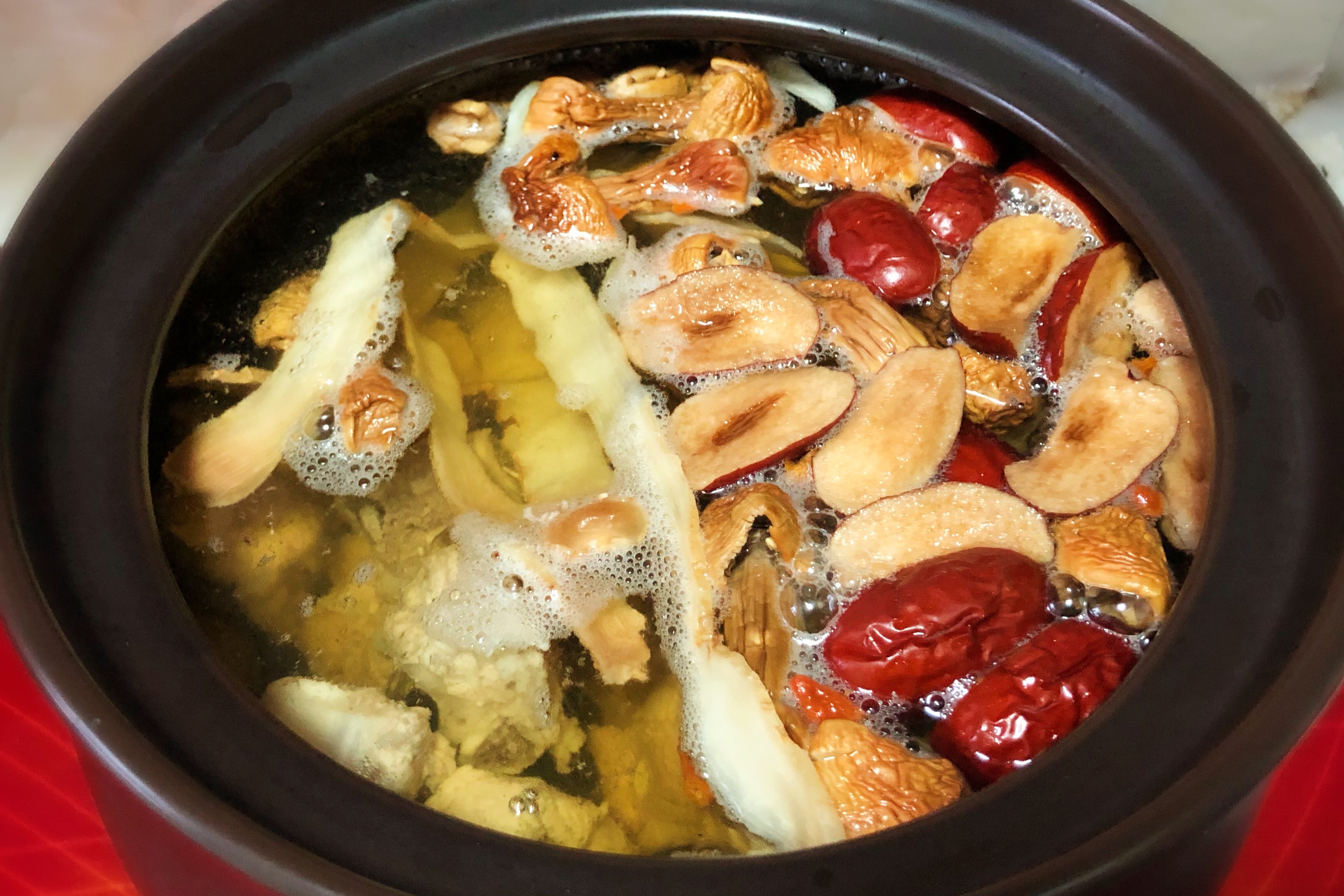 广东煲汤就是好喝秋季给家人安排上温补汤