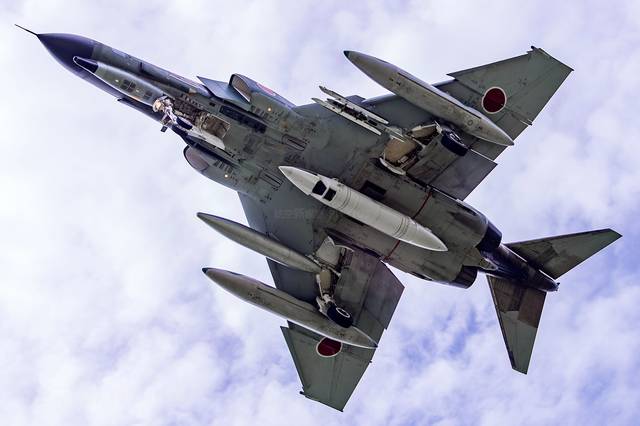 和红外相机,随后在1976年12月正式定型"歼击侦察6型飞机",简称歼侦-6