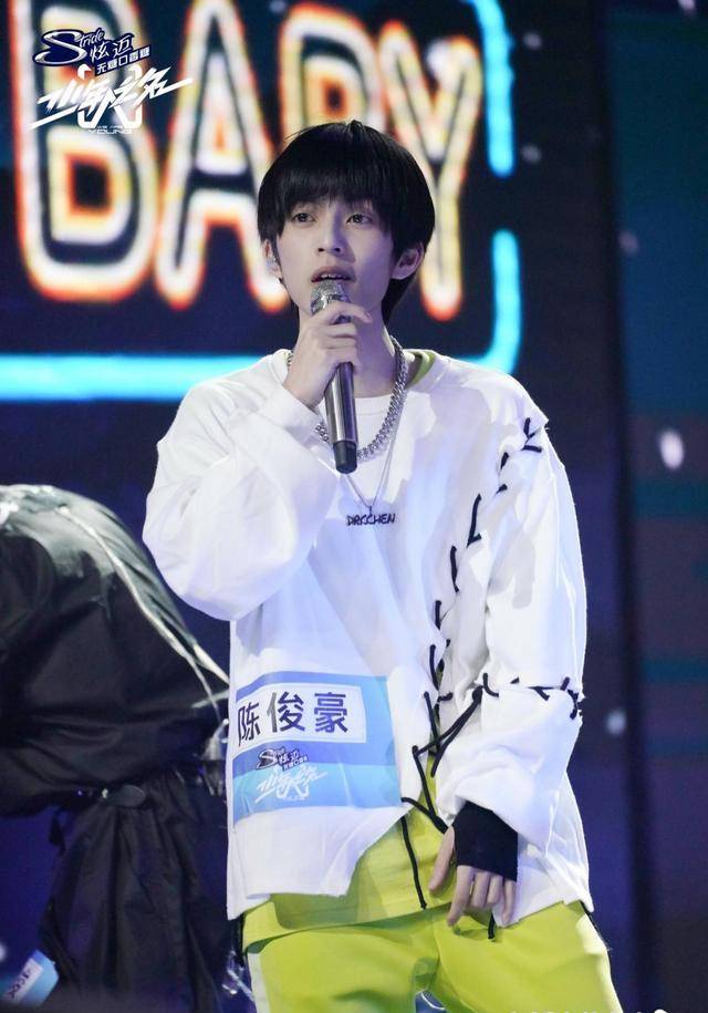 陈俊豪《少年之名》舞动全场,美少年到完美爱豆的蜕变