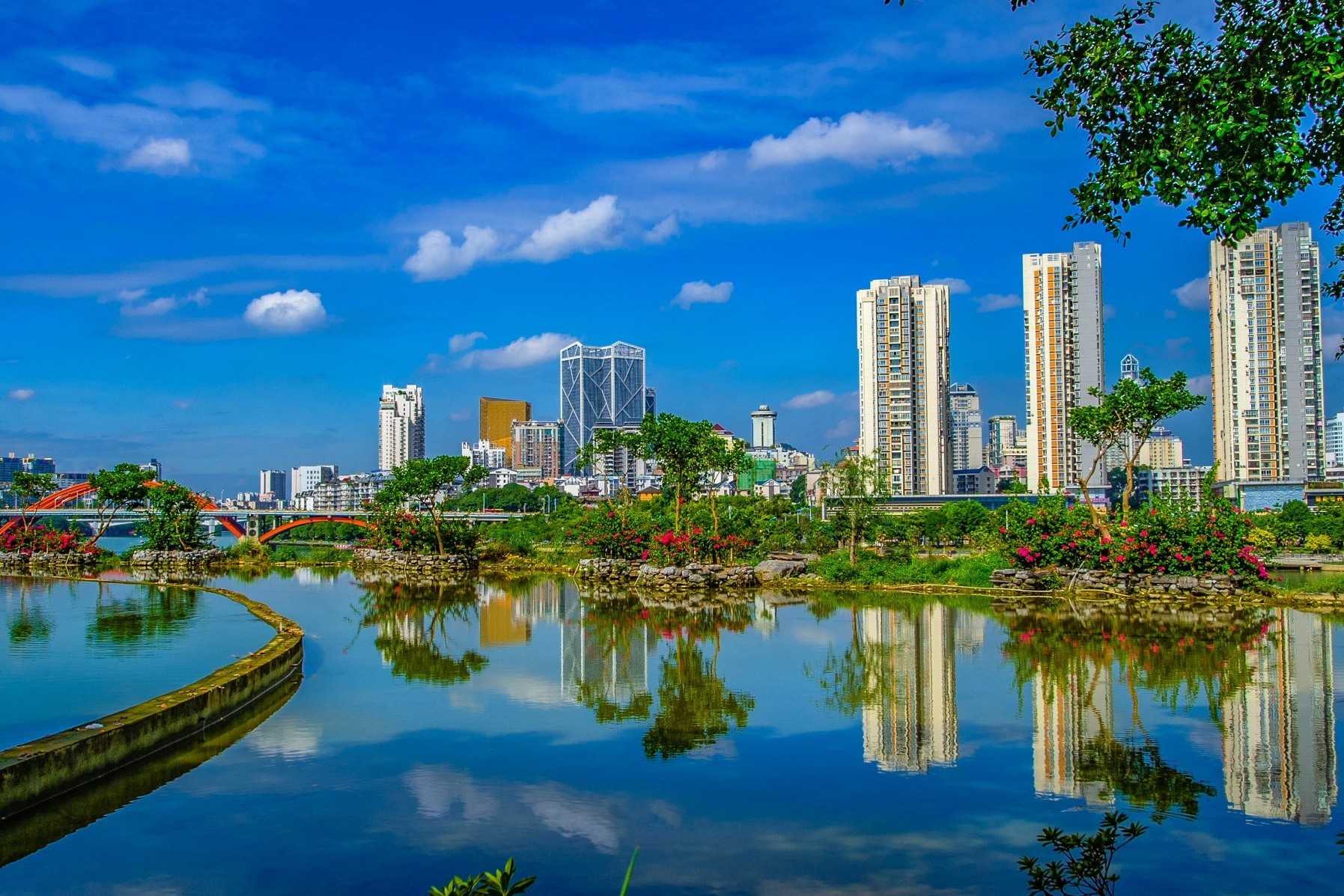 原创 柳州和北海,哪个市经济更发达?