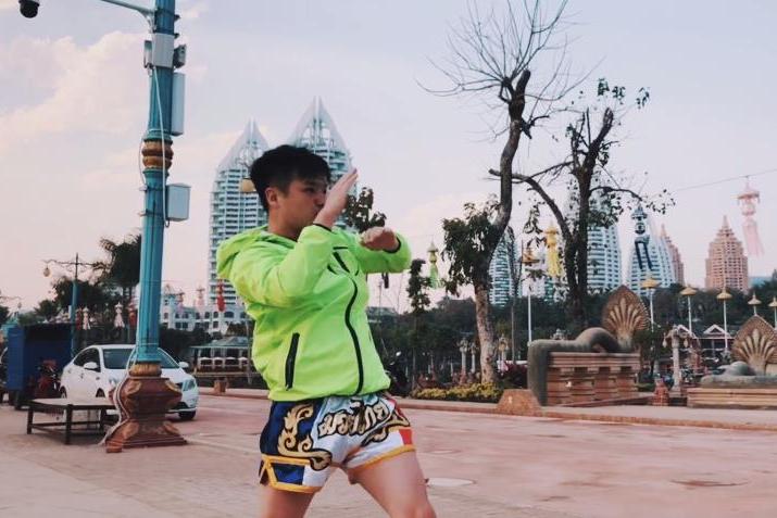 supreme潮瘦重庆面市中国格斗英雄高锋助力发布会