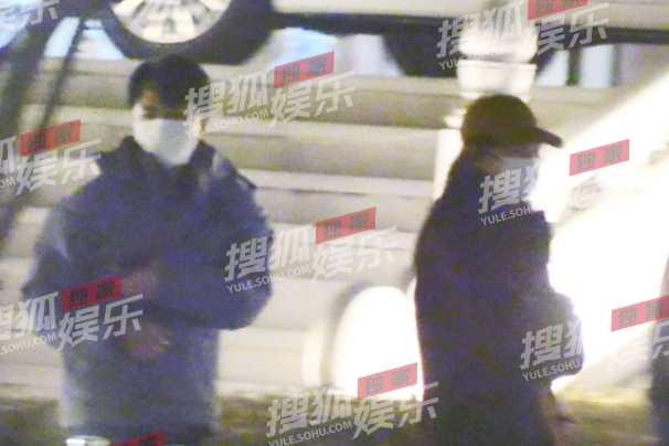 白百何黄轩聚餐至深夜！饭后一直热聊超开心