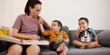 双胞胎总是争执，如何开启科学“劝架”模式？