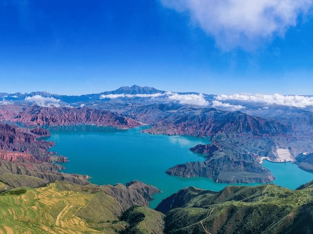 青海黄南州坎布拉国家森林公园风景如画