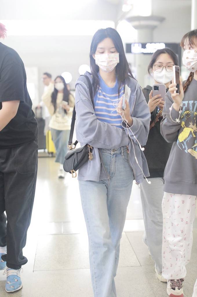 周也,1998年5月20日出生于广东惠州,北京电影学院2