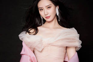 刘诗诗粉色长裙秀锁骨