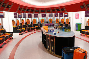 探秘世界杯特许商品店 吉祥物钥匙链受欢迎