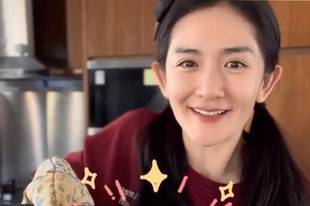 谢娜下厨为女儿烤饼干 首曝怀二胎时患病