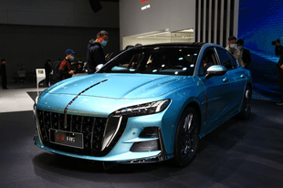 红旗H6轿跑车外观时尚