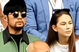 周杰伦携昆凌现身澳网决赛超恩爱