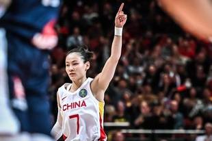专访杨力维：回到深圳非常亲切 中国女篮不容易终获认可