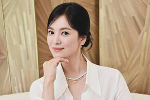 宋慧乔穿衬衫优雅大气 自信端庄无惧怼脸拍