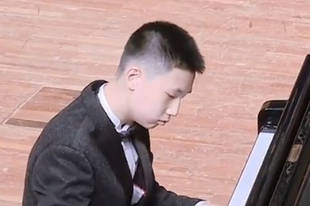 林永健晒儿子近况 13岁大竣接受英文采访