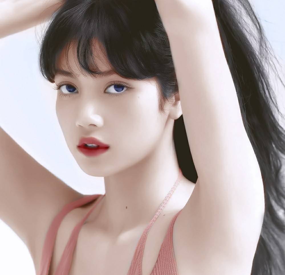 原创lisa的时尚真不一般穿搭走性感路线的她真的是腰精本人