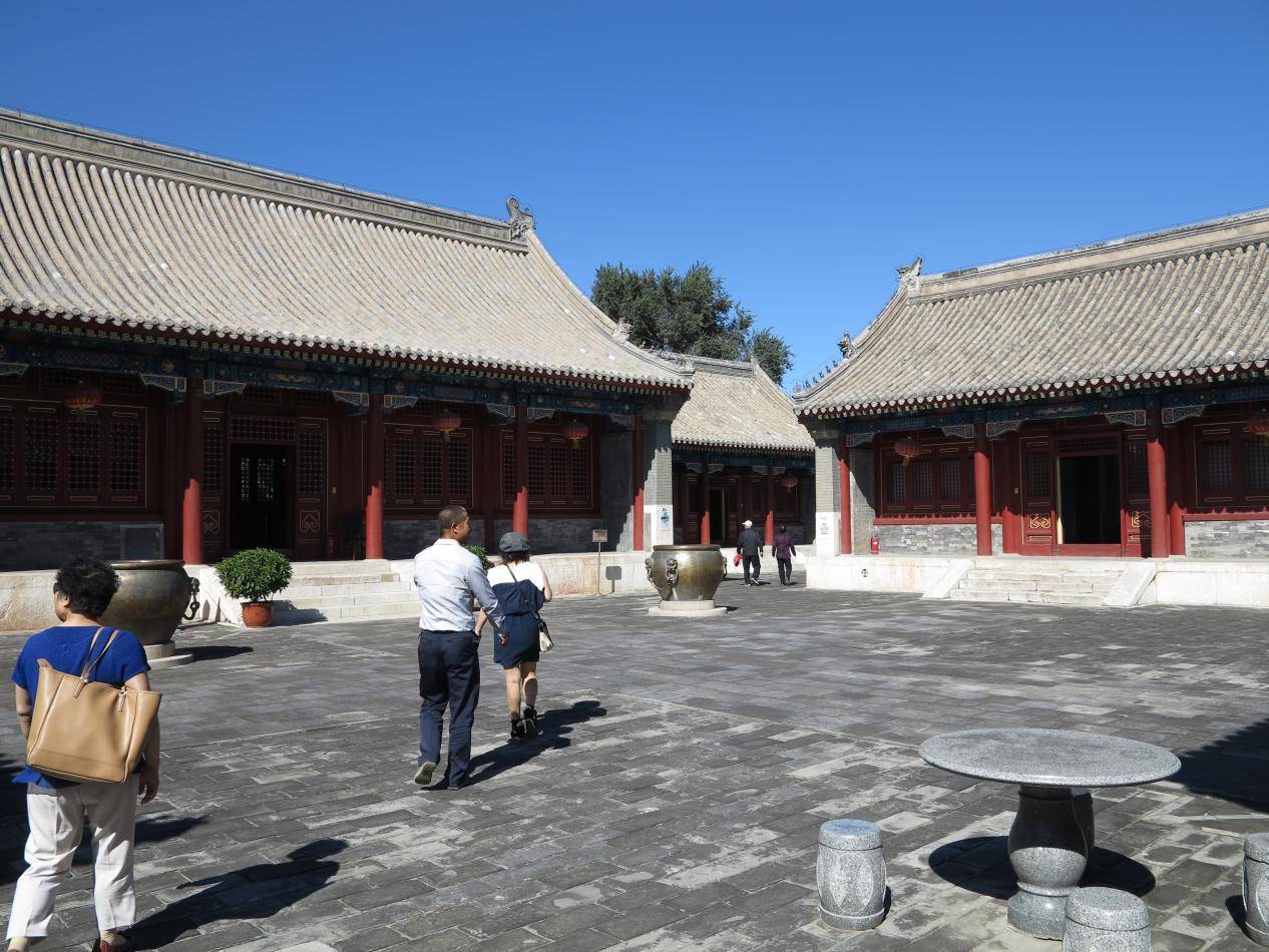 她是康熙帝的六公主,下嫁后公主府安置在这里