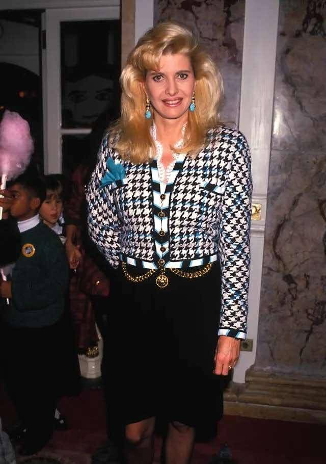 原配第4次结婚,特朗普率全家去示威,结果被新郎颜值碾压赶紧溜_伊万娜