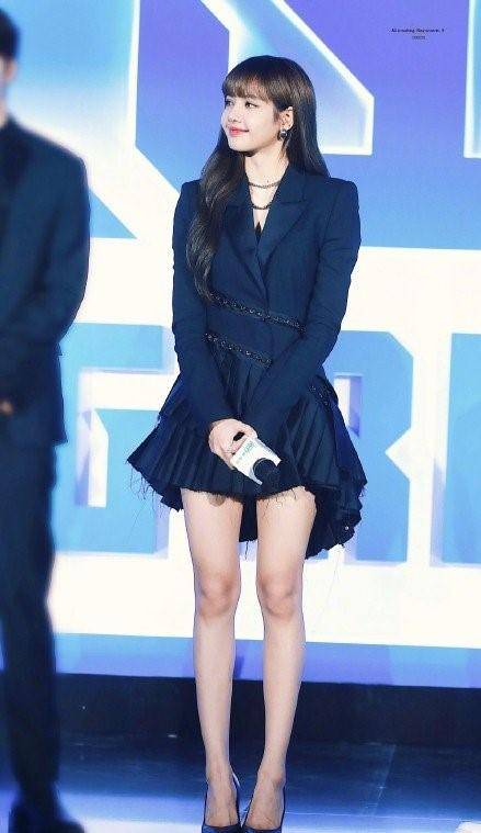 lisa身高仅167但她凭借过人的穿搭硬生生穿出175大长腿