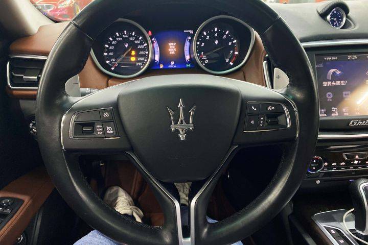 六年的玛莎拉蒂ghibli检测后仅发现渗油?客户:不找了,就它了!