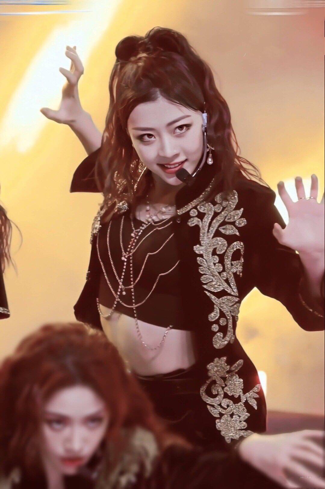 《青你2》第三次排名,实力平平选手占出道位,大vocal许馨文淘汰