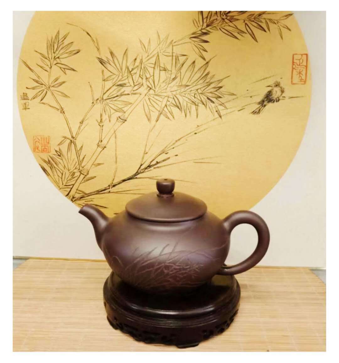 在宜兴画制紫砂壶