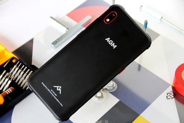 国产芯片虎贲t310加持agmh2让手机变成小钢炮