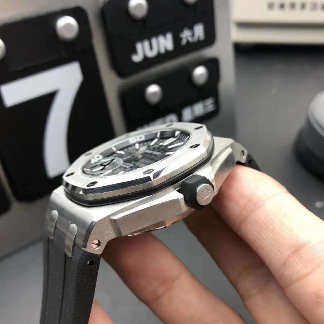 受不了简约大气的爱彼15703腕表幸亏没有钱不然就亏了