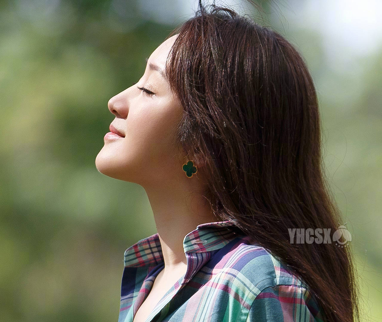 原创杨钰莹的侧颜有多美一组美照展示完美侧颜杀可谓惊鸿一瞥