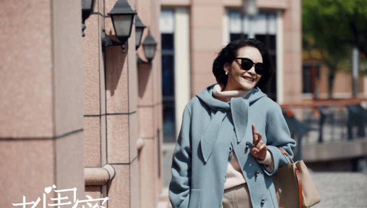 然后还有饰演宋丽娜的宋晓英,以及饰演刘大夫的许娣,也都是实打实的