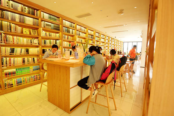 南昌最美书店,画中的艾溪湖美书馆,我是去看书还是该拍照?