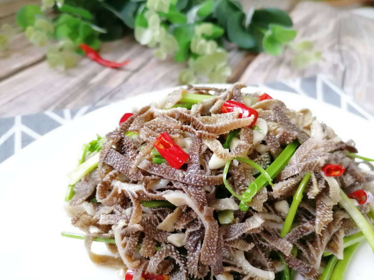 原来饭店里的凉拌牛百叶是这样做的,脆嫩爽口,夏季啤酒好搭档