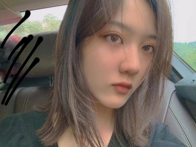 亭亭玉立天生丽质纯真可爱的中国00后新生代艺人何静宜