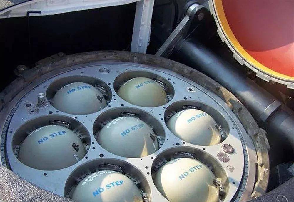 几十艘阿利伯克级驱逐舰和提康德罗加巡洋舰,都能发射几十枚战斧导弹.