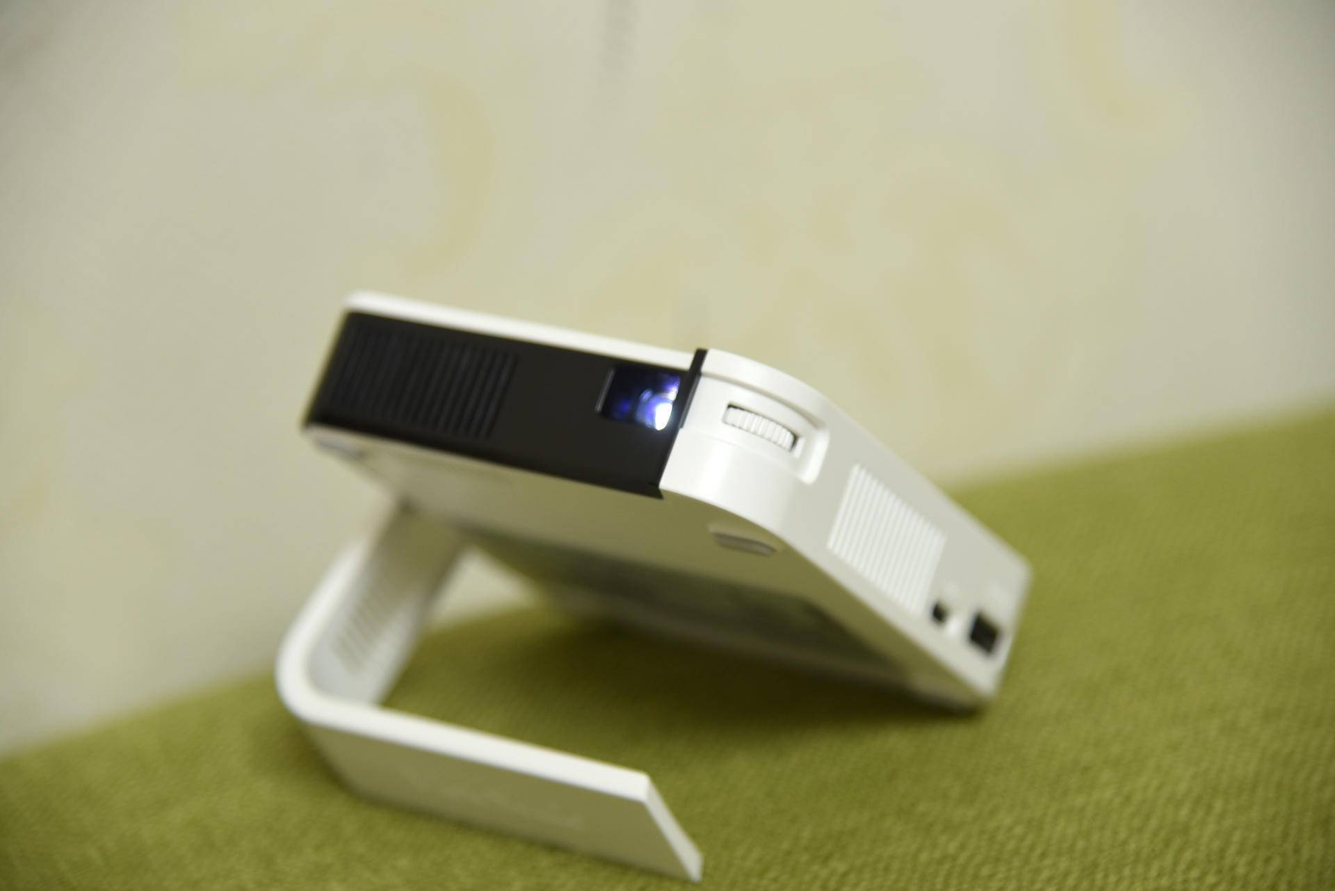 便携性完美优派m1miniplus投影评测走到哪里都是电影院