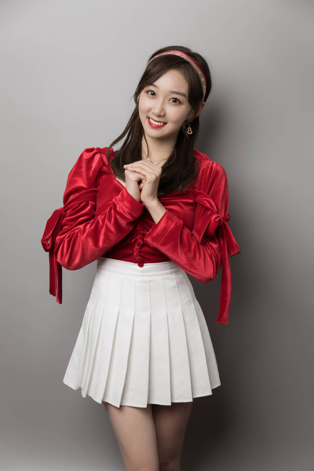 原创李子璇早该留长发了!穿一字肩上衣配"泫雅裤",蚂蚁腰令人羡慕