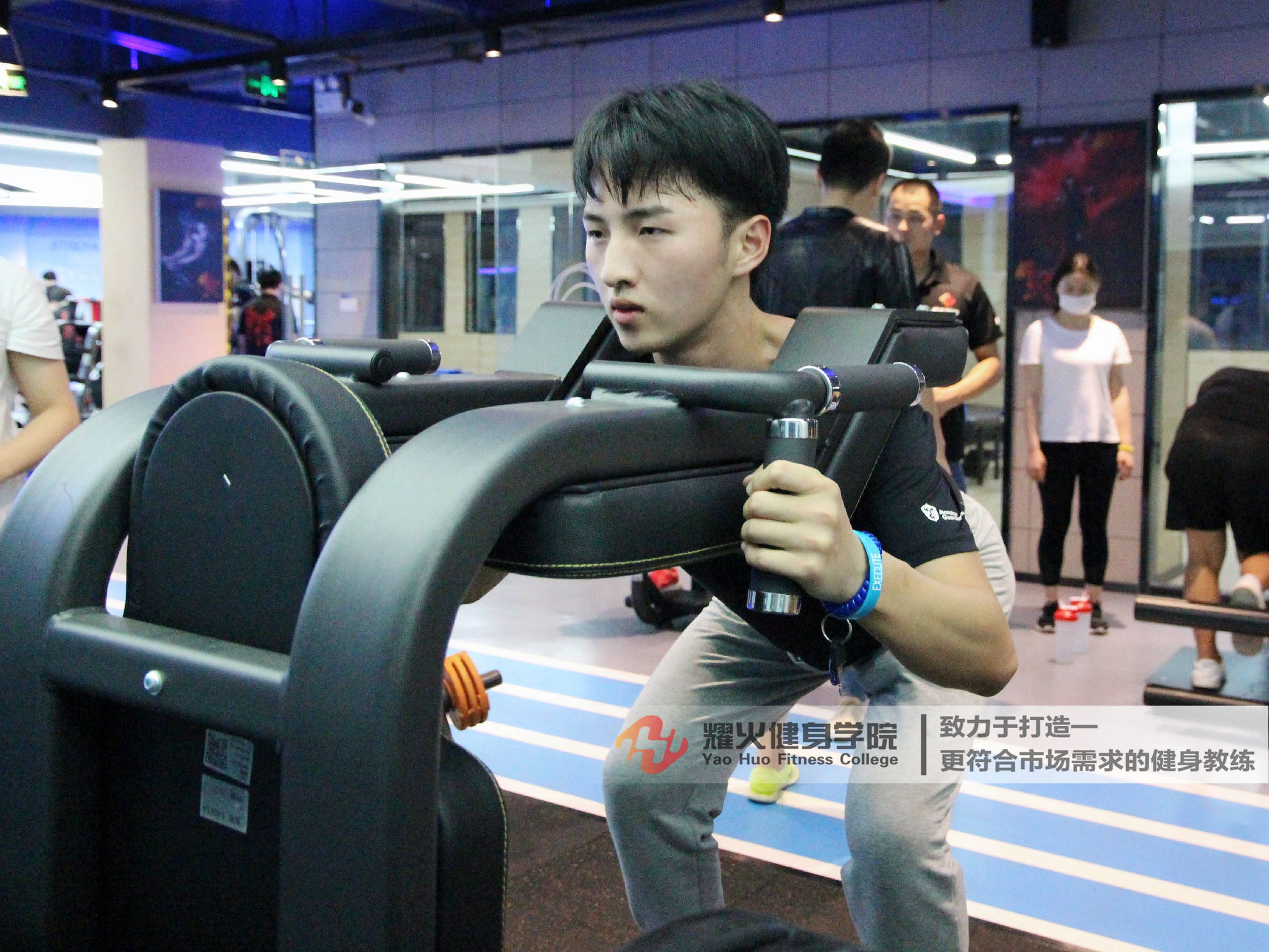 耀火健身学院江苏校区这个季节你还不锻炼吗