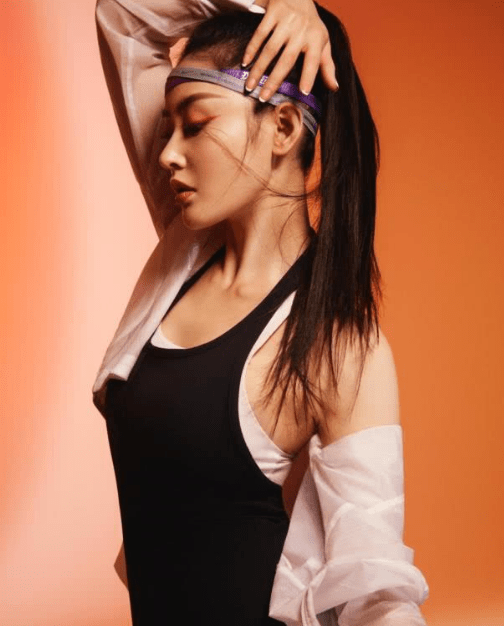 原创难怪张天爱光吃不胖,看到她自创的瑜伽姿势,胖女孩没一个能做到