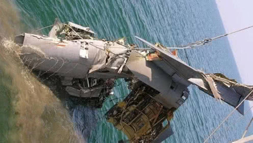 f35隐身战机首次坠海,时隔1年残骸终于找到,发动机却离奇失踪