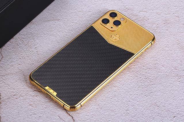 有了这手机,你就可以名正言顺说该评论来自iphone11黄金镶钻版了