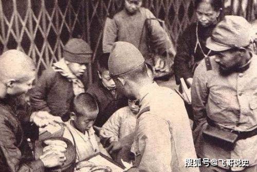 抗战时期,为什么日本人总喜欢给小孩发糖?背后原因很真实_日军