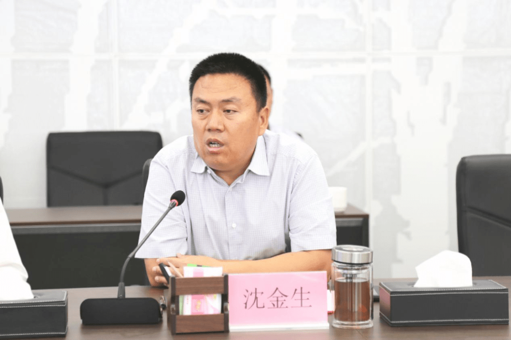 会上,沈金生董事长介绍了公司的发展规模,近几年的发展变化以及未来的