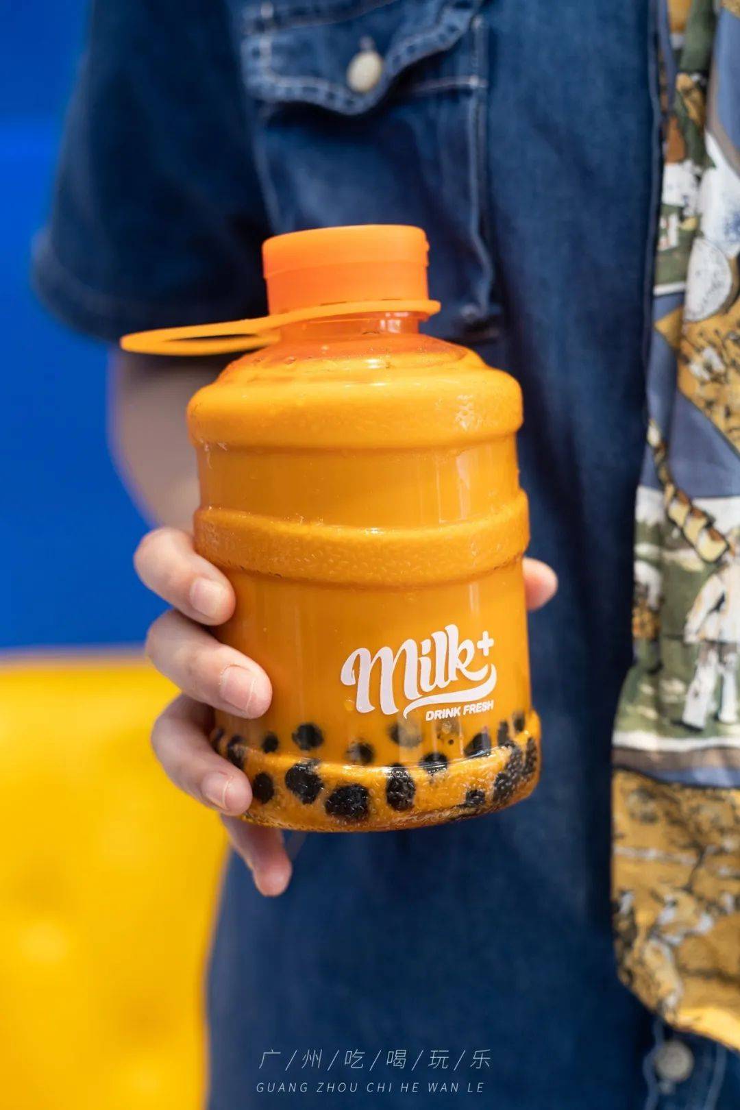 六运这家mini"桶装"泰式奶茶,料多茶浓,没营业就先排队!