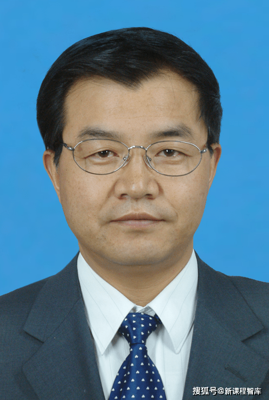 【中国人物先锋校长】冯建新 —— 涵品养慧育桃李 以思启智促发展