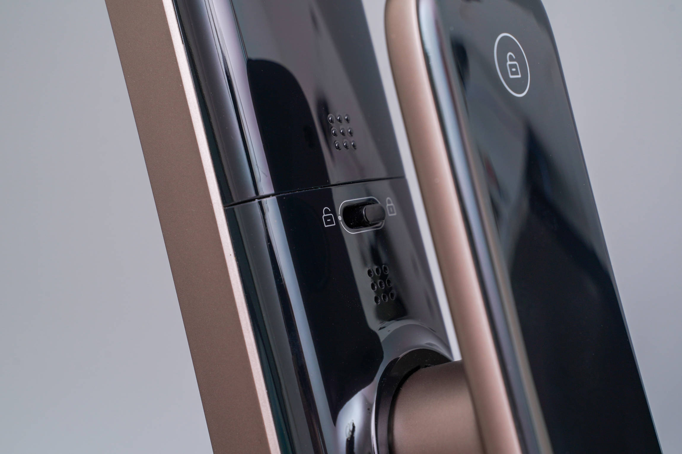 智能门锁还能这样玩?乐橙v8 全自动视频锁体验!