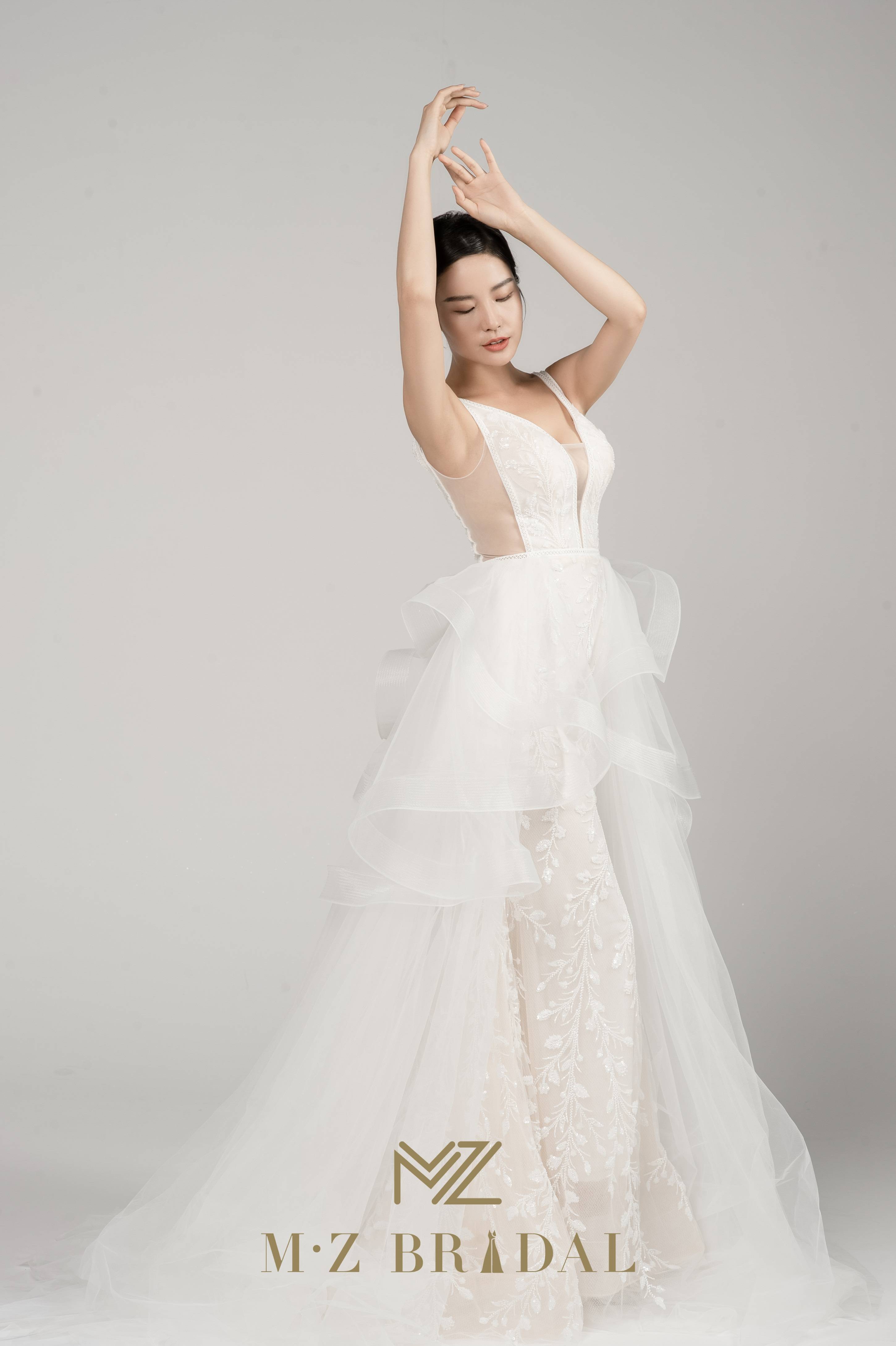 bridal婚纱礼服里层是包臀鱼尾