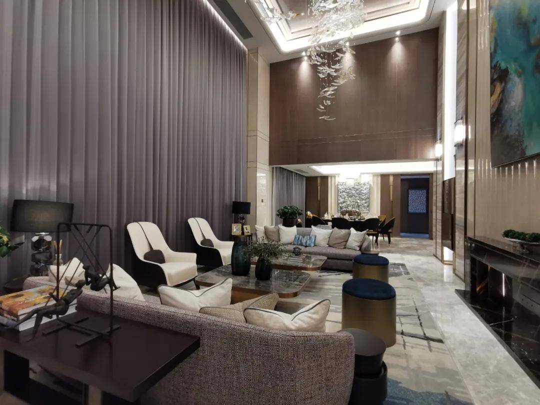 龙华金茂府510平顶复开放第一天我过了2小时塔尖业主瘾