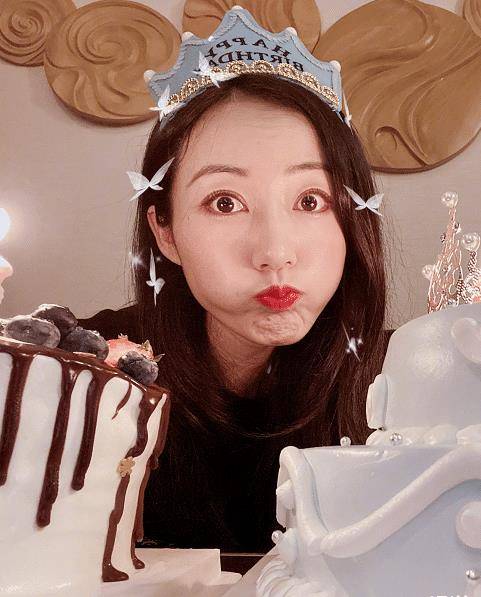 有種炫富叫韓雪19歲生日別人都是一個蛋糕她卻讓人沒見過世面